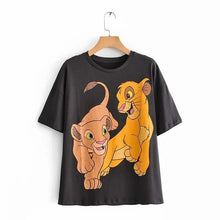 Load image into Gallery viewer, JXYSY camiseta de mujer 2020 verano estilo inglés moda León de dibujos animados estampado de rey o-cuello de manga corta Camiseta femenina Tops